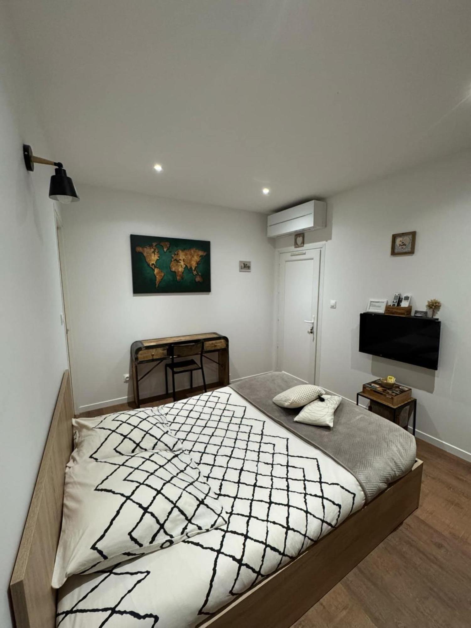 Apartmán Chez Christian Et Valerie Rocbaron Exteriér fotografie