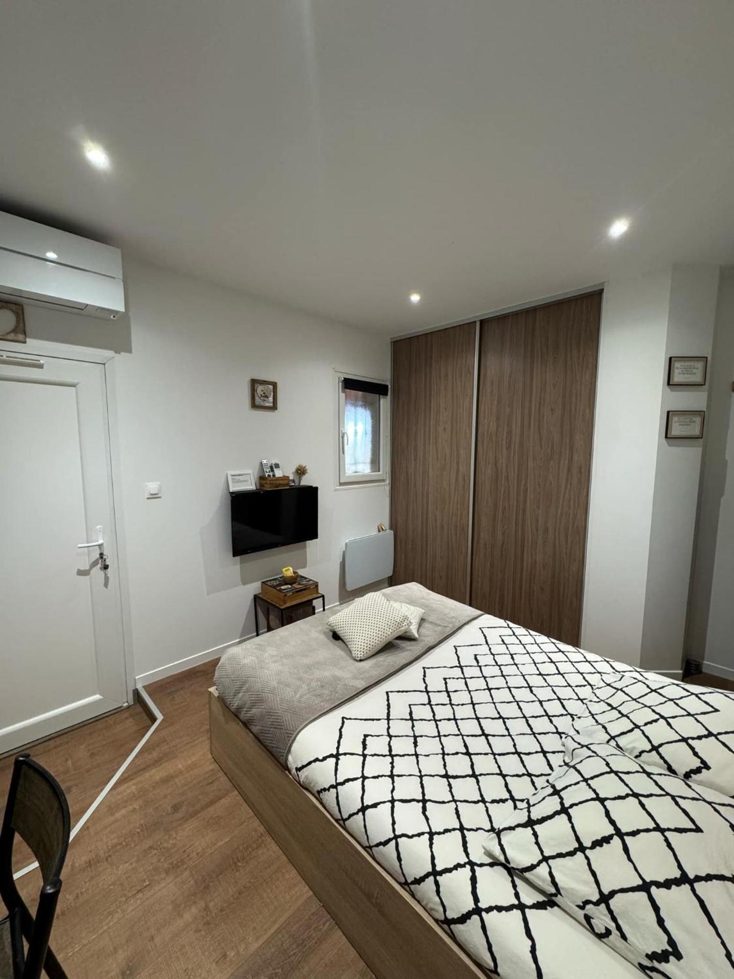 Apartmán Chez Christian Et Valerie Rocbaron Exteriér fotografie
